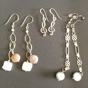 Set of 3 earrings.